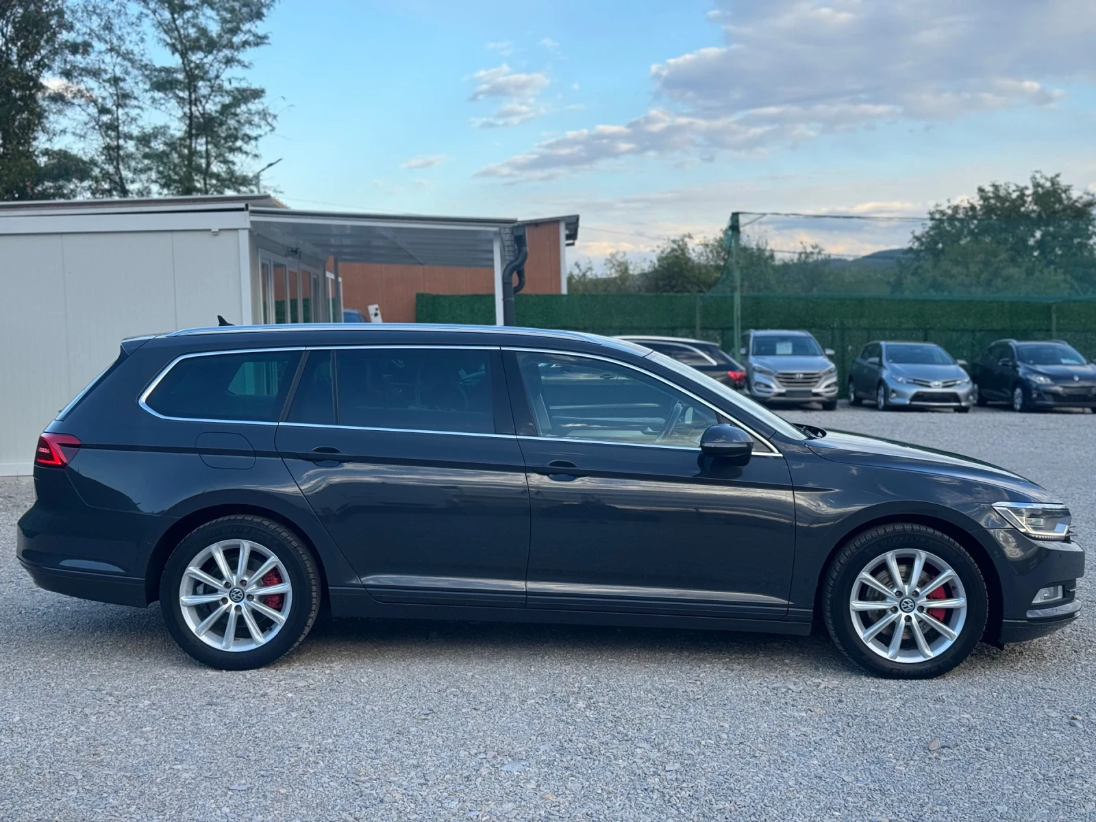 VW Passat Дистроник, Full LED, Автомат, Навигация, снимка 4 - Автомобили и джипове - 56184779