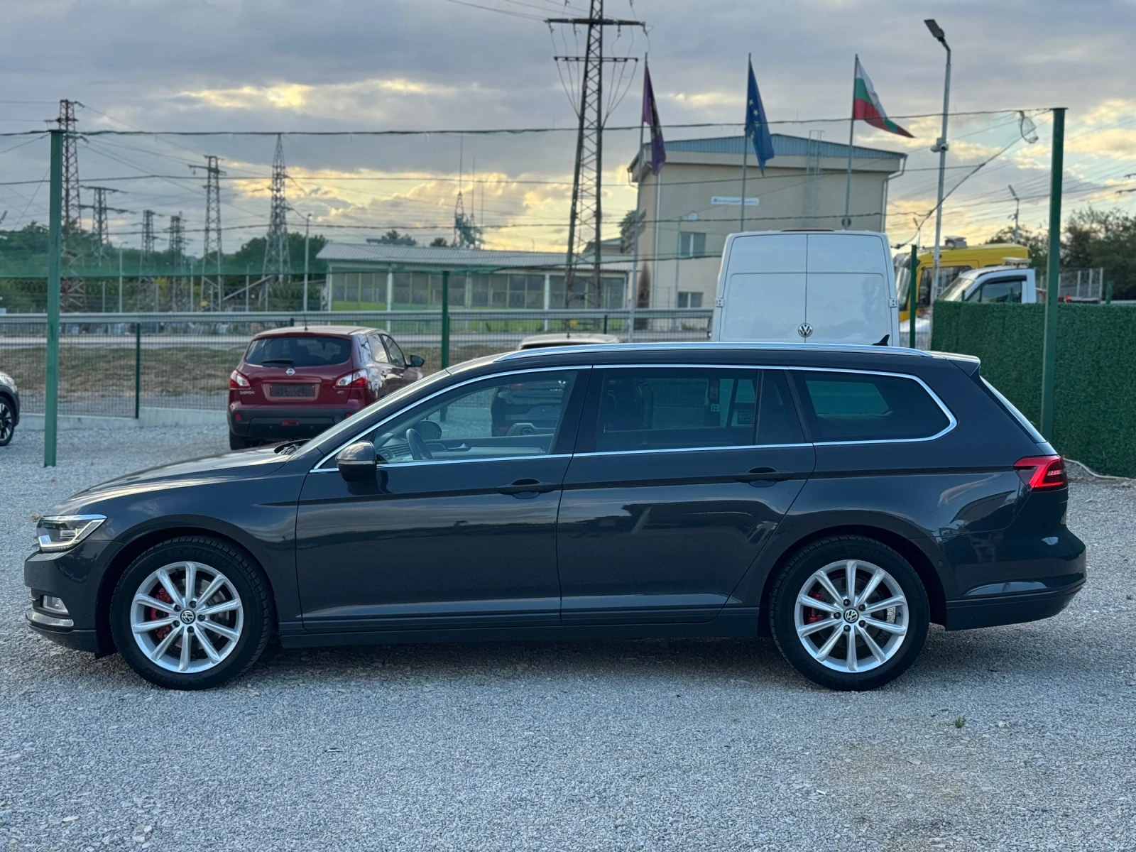 VW Passat Дистроник, Full LED, Автомат, Навигация, снимка 8 - Автомобили и джипове - 56184779