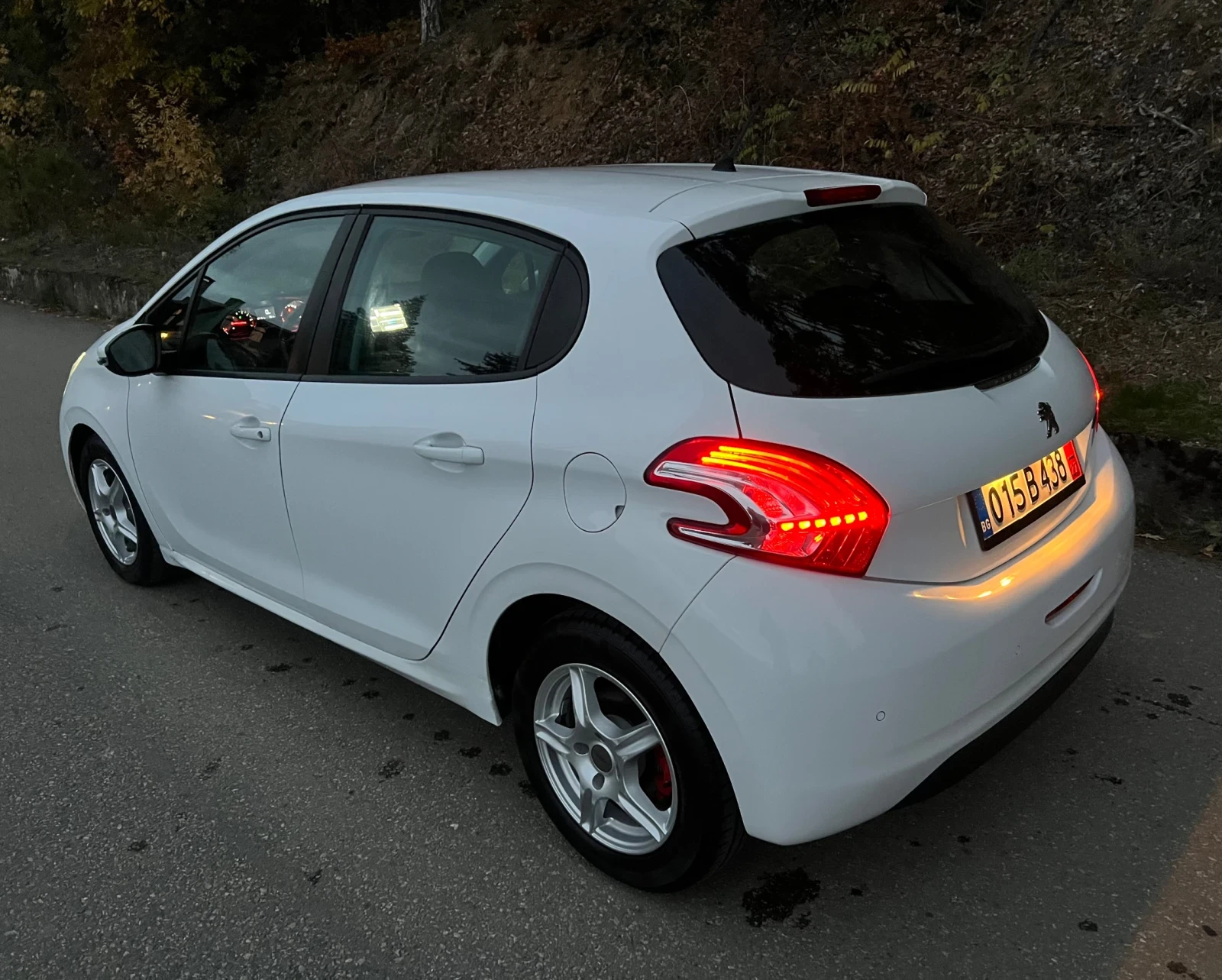 Peugeot 208 VTI 95к.с., снимка 8 - Автомобили и джипове - 56738783