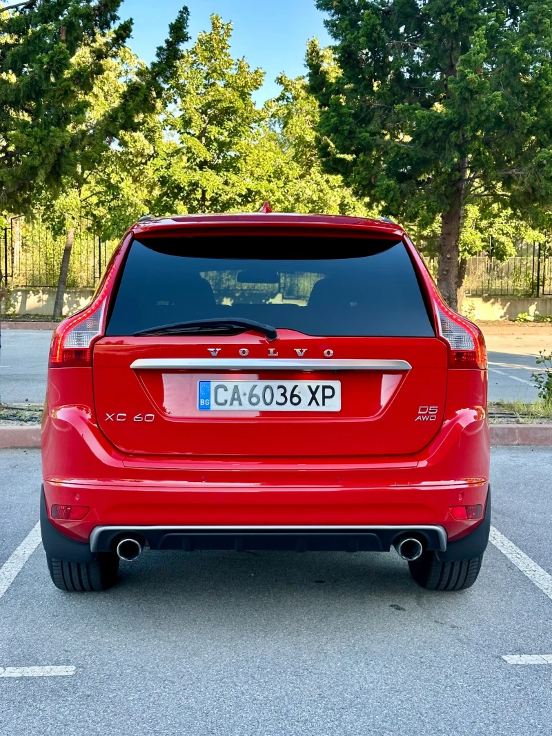 Volvo XC60 D5 AWD R-Design, снимка 4 - Автомобили и джипове - 48310423