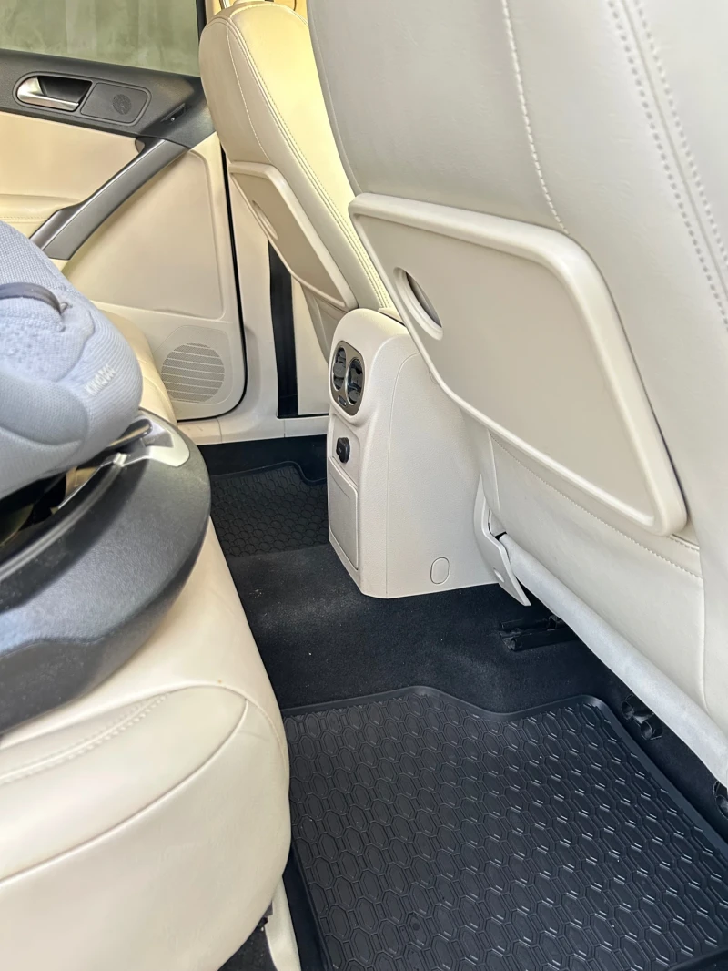 VW Tiguan 2.0-TDI, снимка 11 - Автомобили и джипове - 52939268