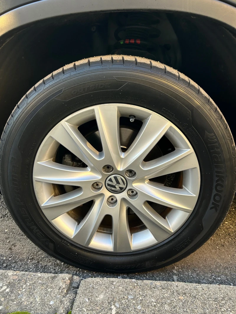 VW Tiguan 2.0-TDI, снимка 16 - Автомобили и джипове - 52939268