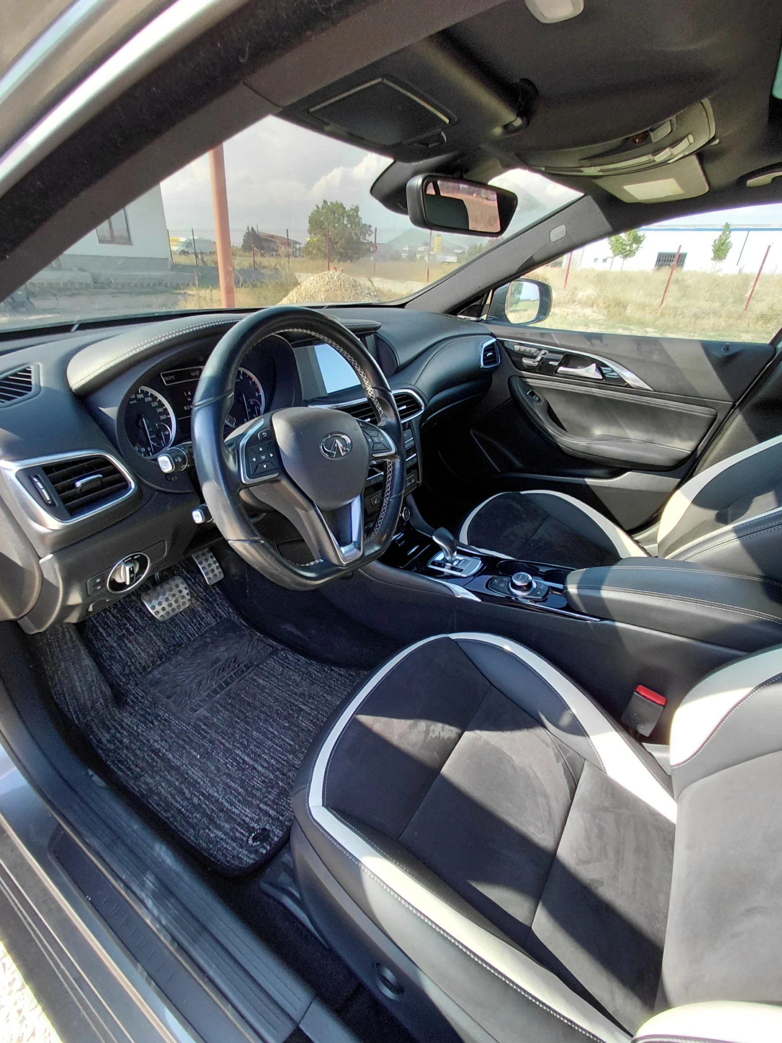 Infiniti Q30 2.0 - изображение 8