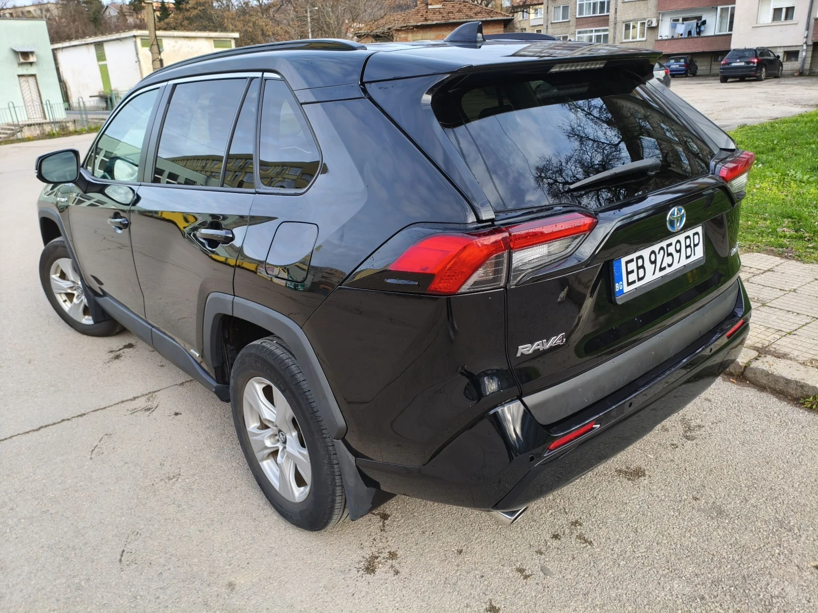 Toyota Rav4 XLE AWD HYBRID  - изображение 4