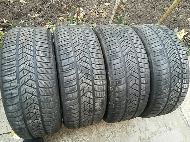 Гуми Зимни 255/45R20, снимка 1 - Гуми и джанти - 23625490