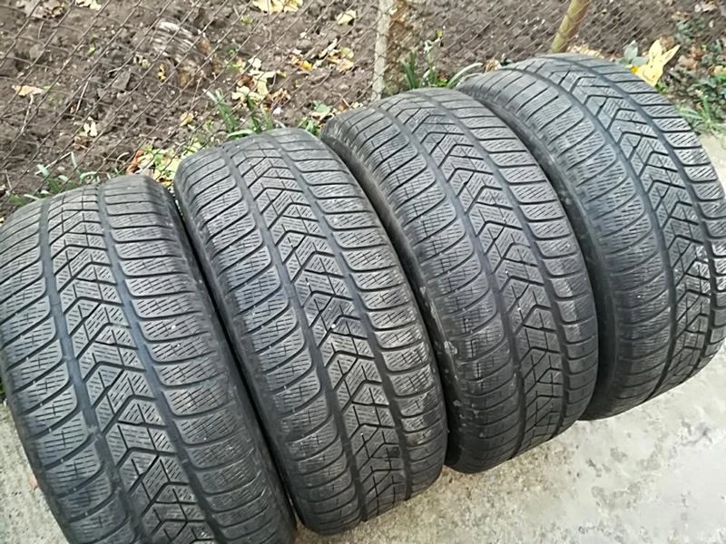 Гуми Зимни 255/45R20, снимка 2 - Гуми и джанти - 23625490