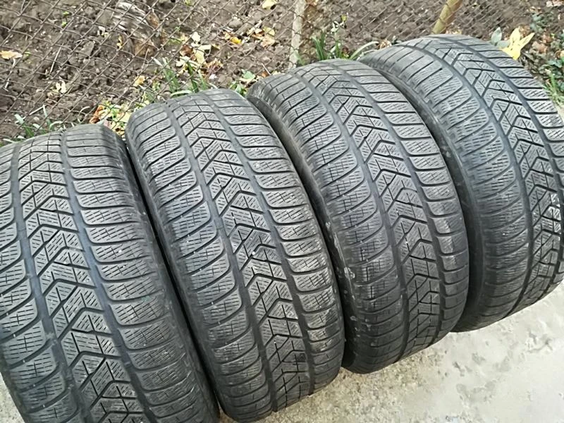 Гуми Зимни 255/45R20, снимка 3 - Гуми и джанти - 23625490