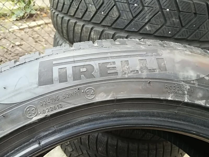 Гуми Зимни 255/45R20, снимка 5 - Гуми и джанти - 23625490