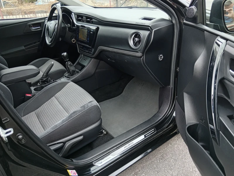 Toyota Auris 1.2i-116к.с., снимка 8 - Автомобили и джипове - 51746004
