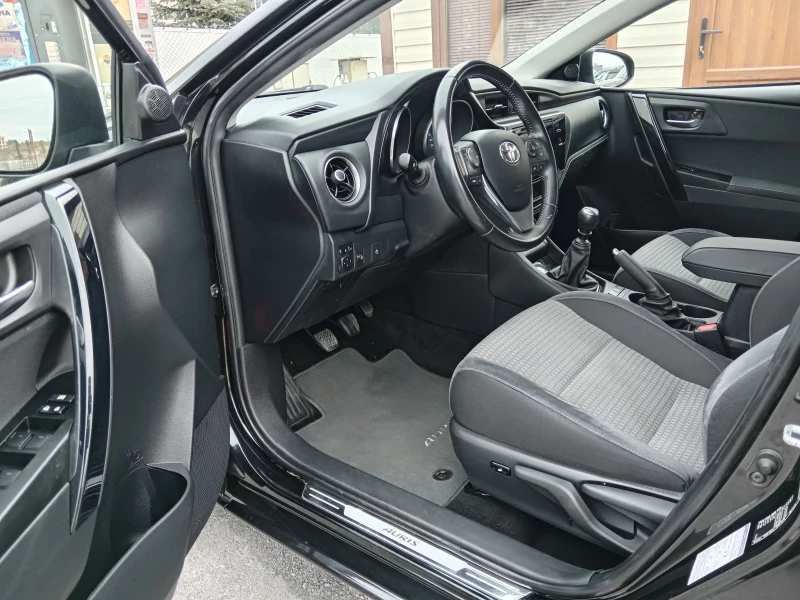 Toyota Auris 1.2i-116к.с., снимка 11 - Автомобили и джипове - 51746004
