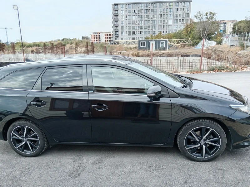 Toyota Auris 1.2i-116к.с., снимка 4 - Автомобили и джипове - 51746004