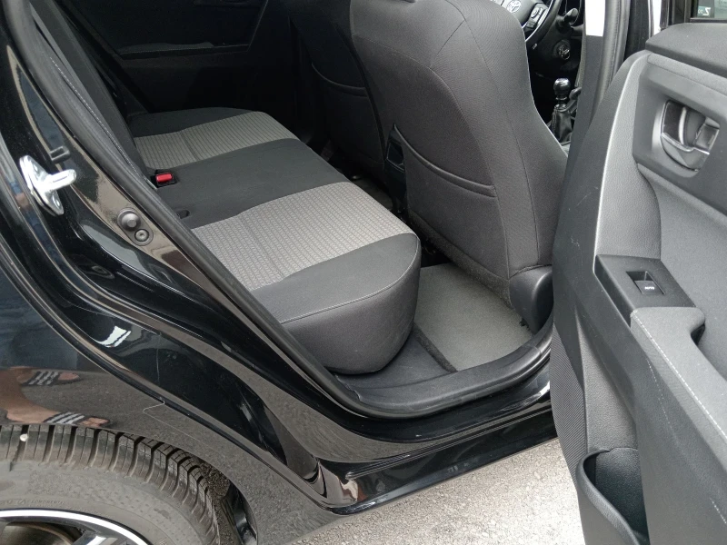 Toyota Auris 1.2i-116к.с., снимка 15 - Автомобили и джипове - 51746004