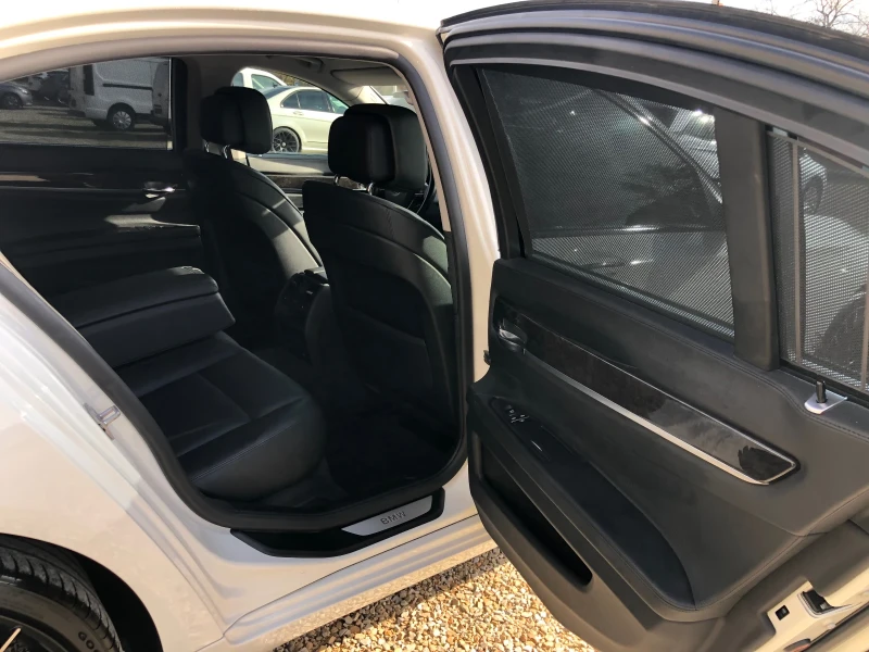 BMW 740 i-УНИКАТ-104000 км/100%РЕАЛНА-FULL-БЯЛА ПЕРЛА, снимка 13 - Автомобили и джипове - 52412042