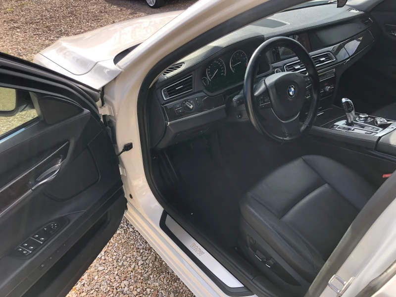 BMW 740 i-УНИКАТ-104000 км/100%РЕАЛНА-FULL-БЯЛА ПЕРЛА, снимка 8 - Автомобили и джипове - 52412042
