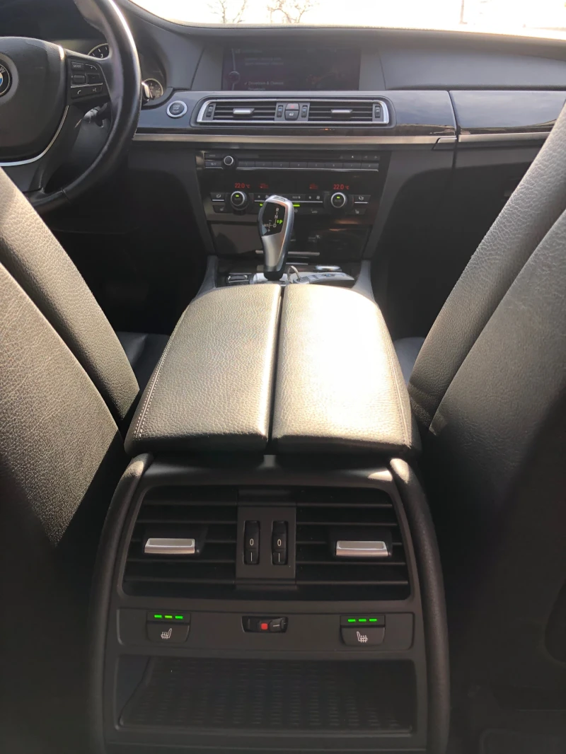 BMW 740 i-УНИКАТ-104000 км/100%РЕАЛНА-FULL-БЯЛА ПЕРЛА, снимка 14 - Автомобили и джипове - 52412042