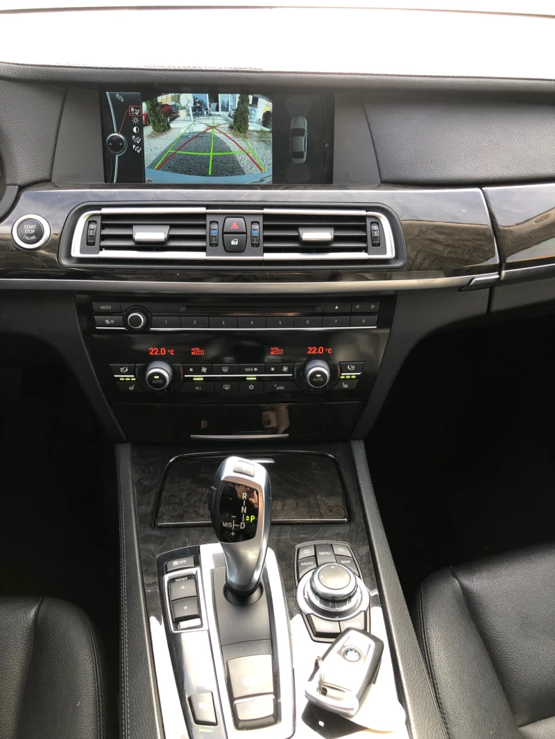 BMW 740 i-УНИКАТ-104000 км/100%РЕАЛНА-FULL-БЯЛА ПЕРЛА, снимка 10 - Автомобили и джипове - 52412042