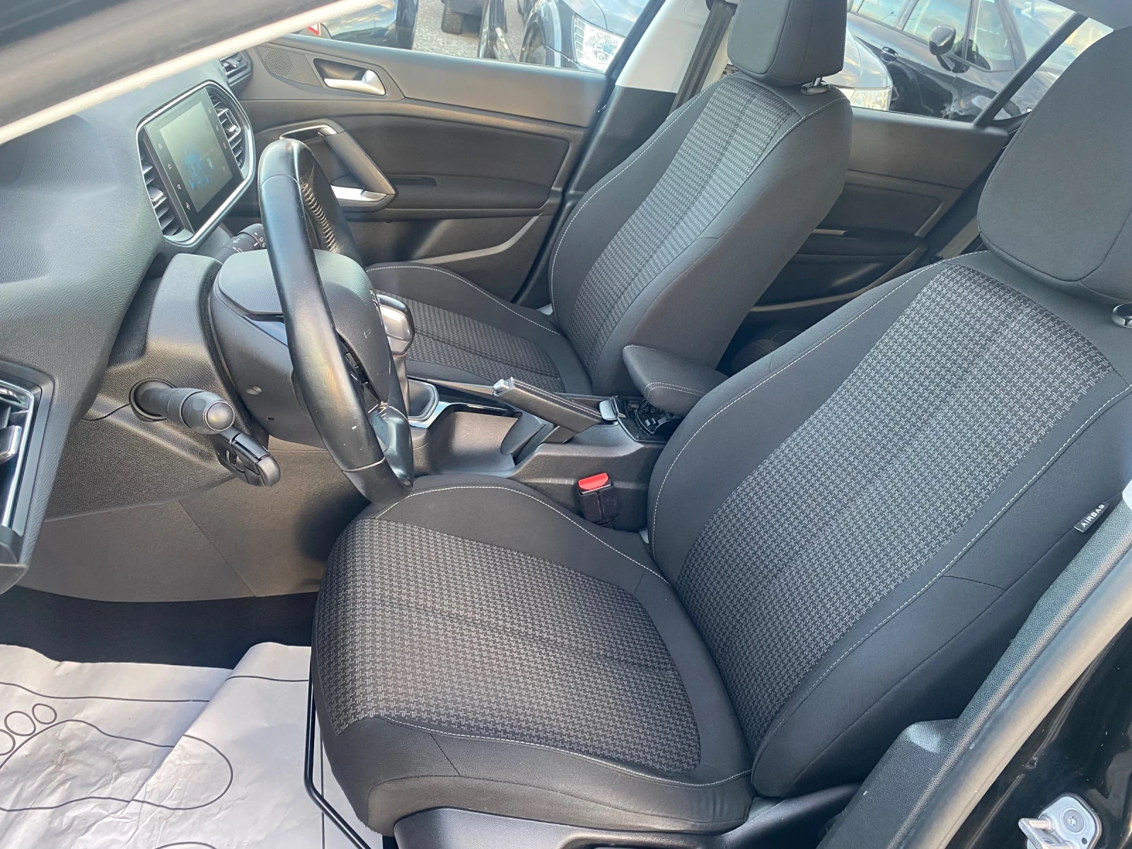 Peugeot 308 1.2i Turbo GT edition EVRO6B 151777km KTEO OK  - изображение 9
