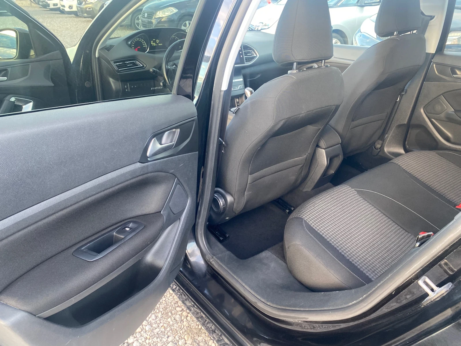Peugeot 308 1.2i Turbo GT edition EVRO6B 151777km KTEO OK  - изображение 10