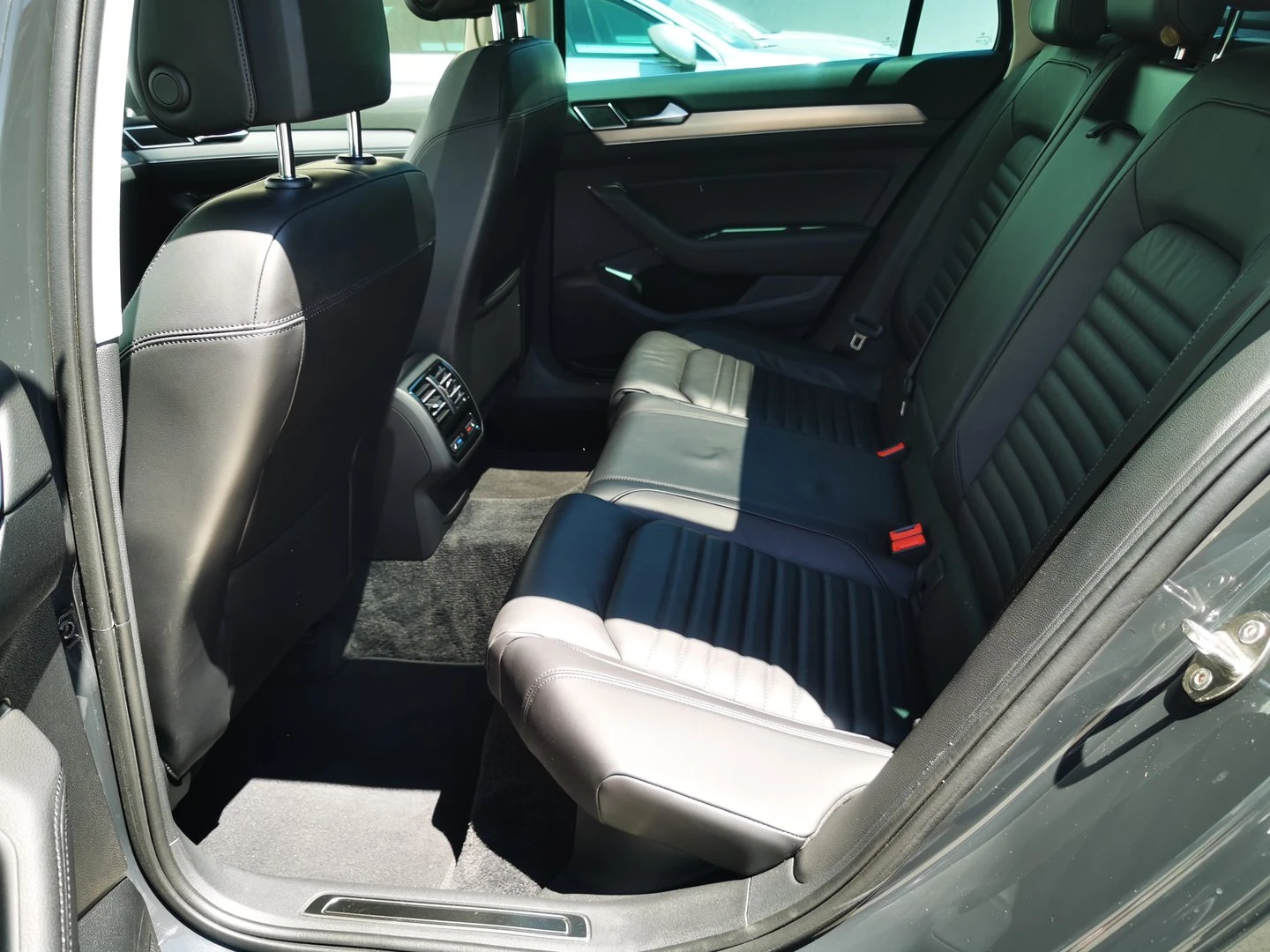 VW Passat 2.0 TDI SCR BMT Highline - изображение 7