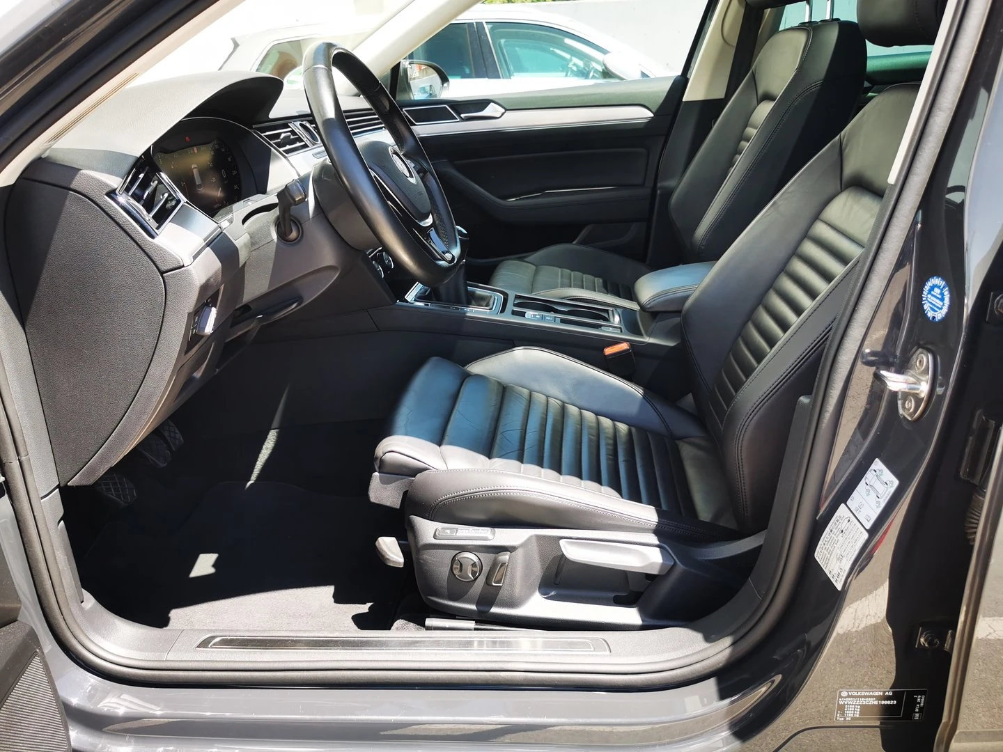 VW Passat 2.0 TDI SCR BMT Highline - изображение 5
