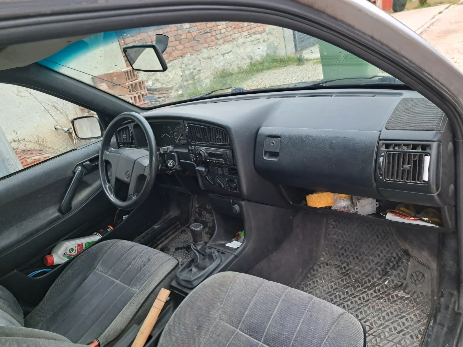 VW Passat 1.8 - 90 GT, снимка 11 - Автомобили и джипове - 53980153