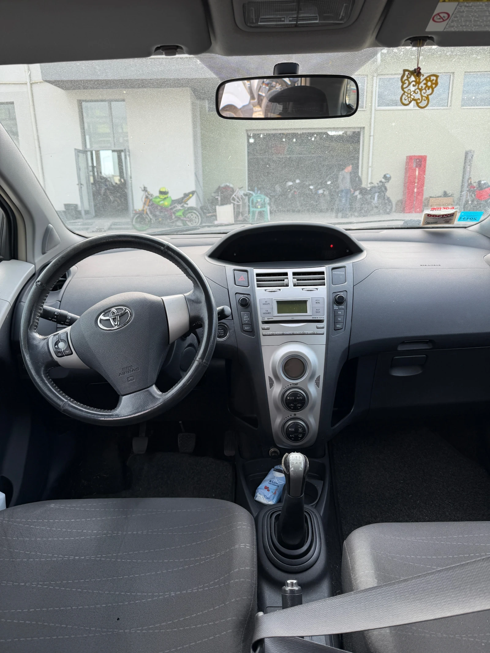 Toyota Yaris, снимка 8 - Автомобили и джипове - 53988247