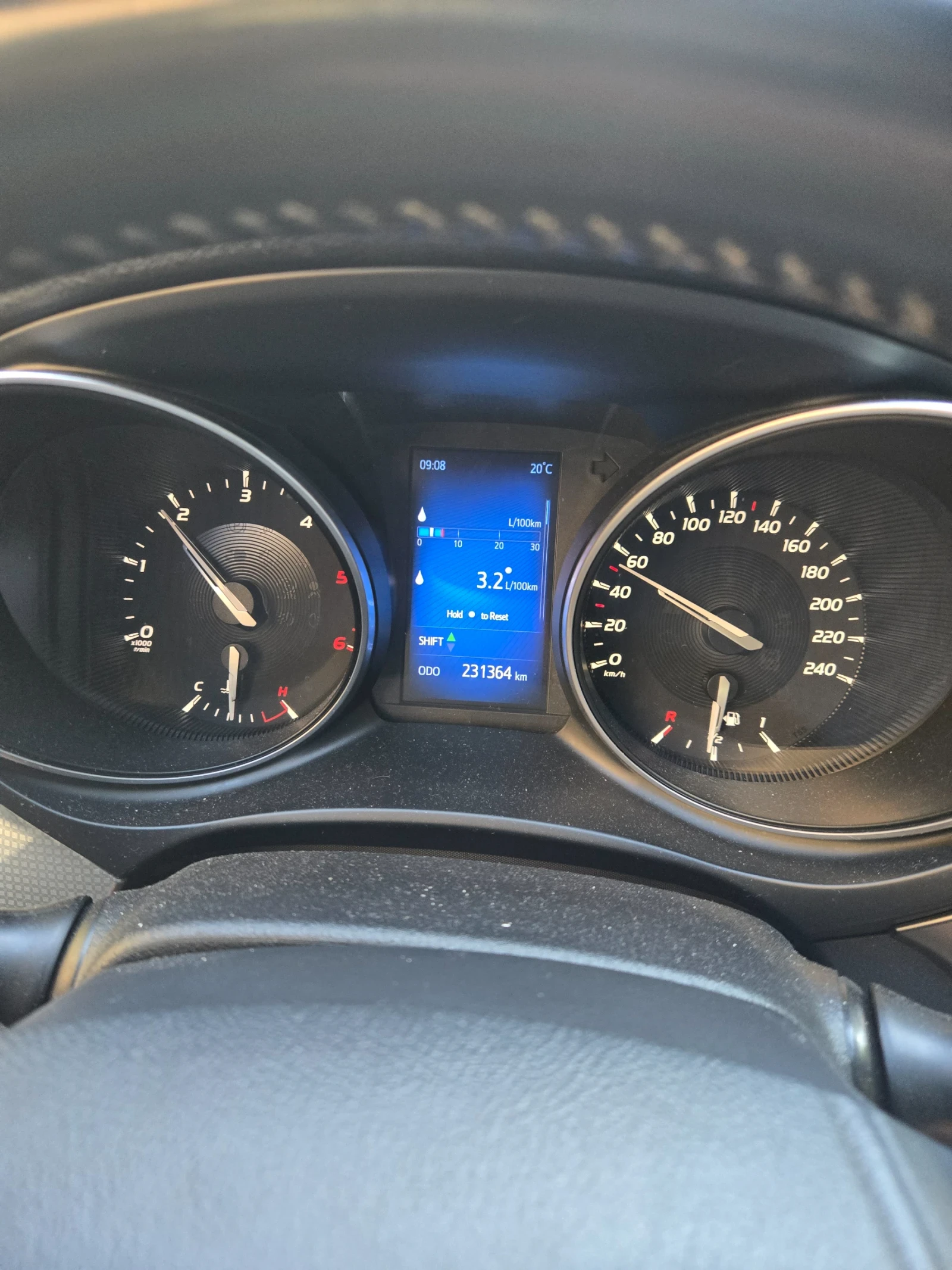 Toyota Avensis 145к.D4D, снимка 15 - Автомобили и джипове - 54944861