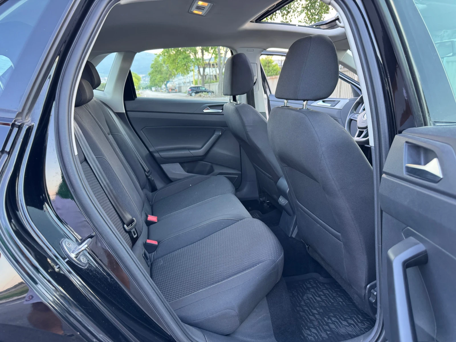 VW Polo 1.6 TDI, снимка 15 - Автомобили и джипове - 54991372