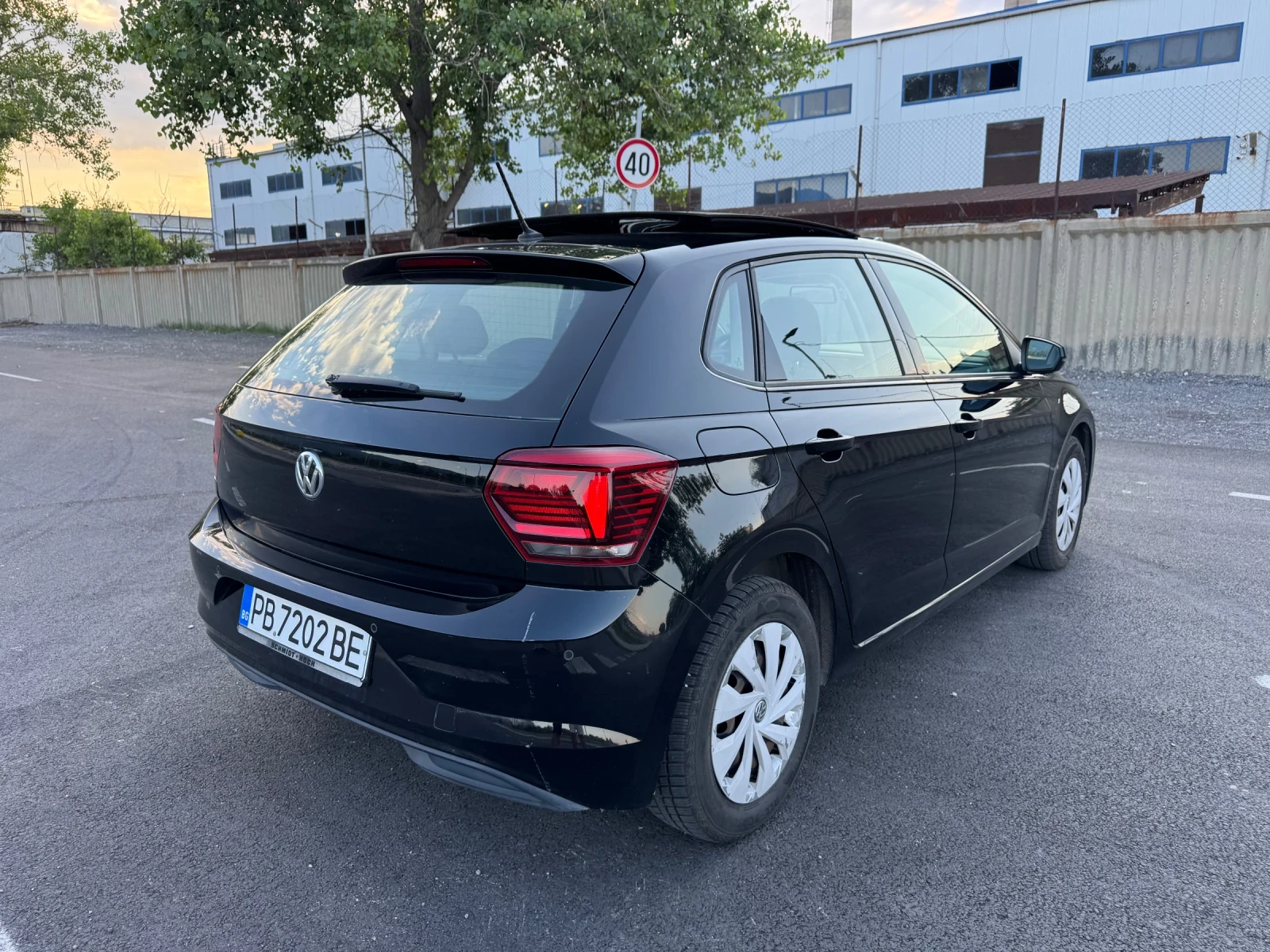 VW Polo 1.6 TDI, снимка 4 - Автомобили и джипове - 54991372