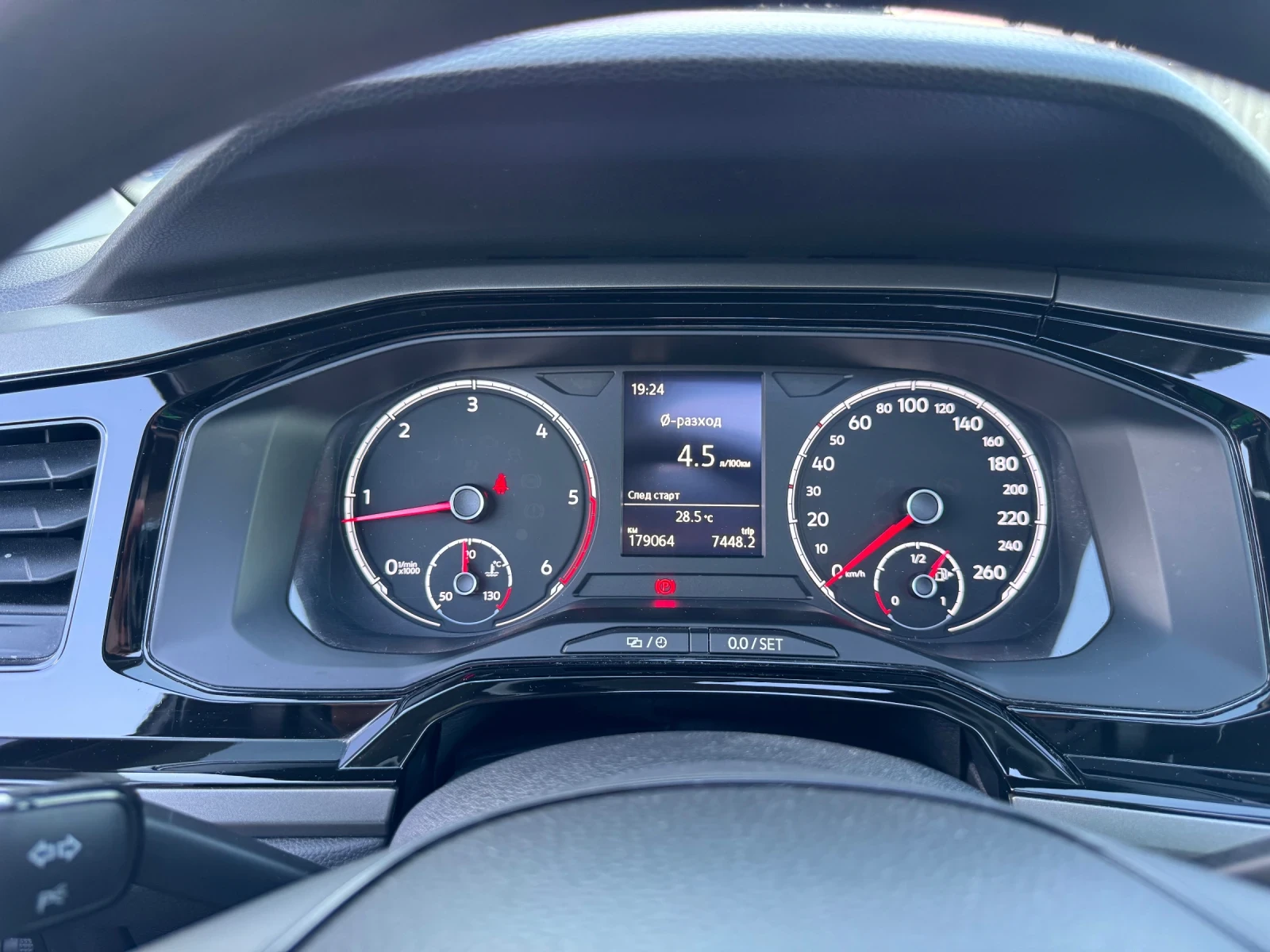 VW Polo 1.6 TDI, снимка 17 - Автомобили и джипове - 54991372