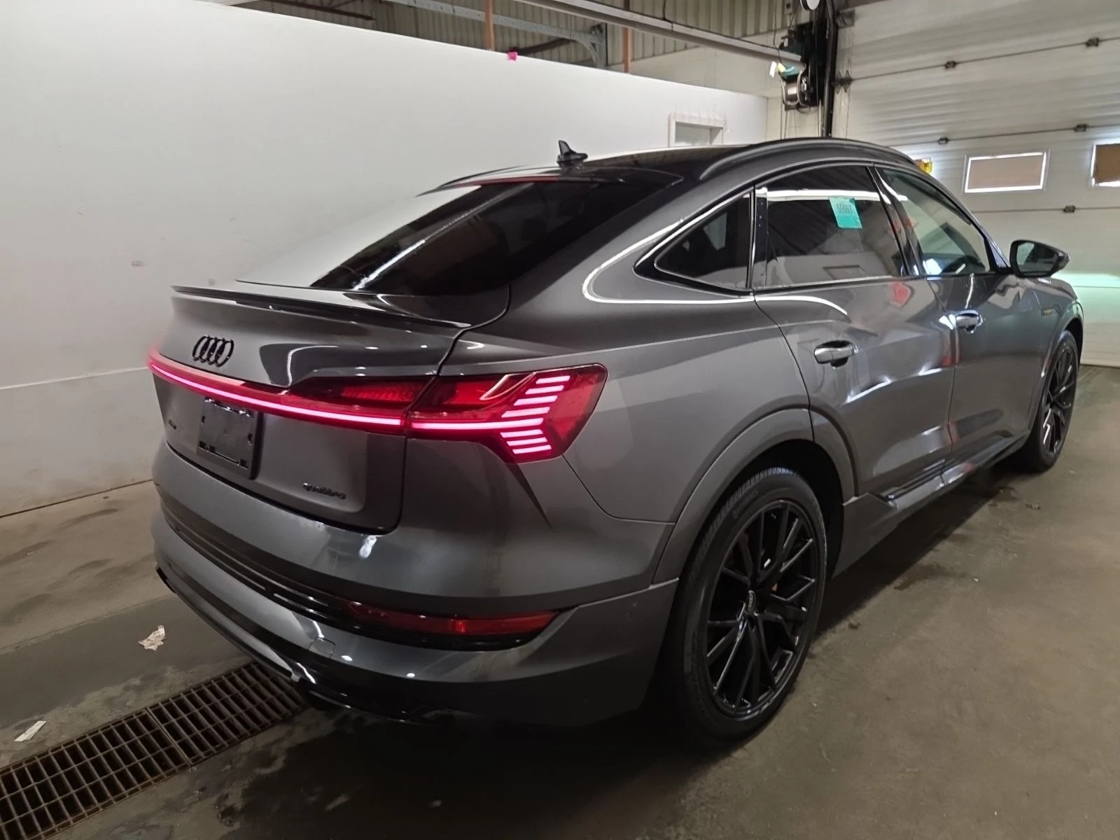 Audi E-Tron Sportback* Technik* B&O* Matrix* 360* HUD* Обдух, снимка 6 - Автомобили и джипове - 55271333