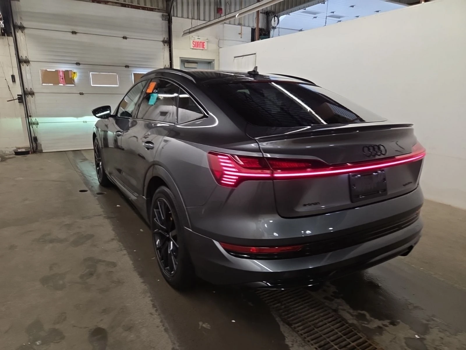 Audi E-Tron Sportback* Technik* B&O* Matrix* 360* HUD* Обдух, снимка 4 - Автомобили и джипове - 55271333