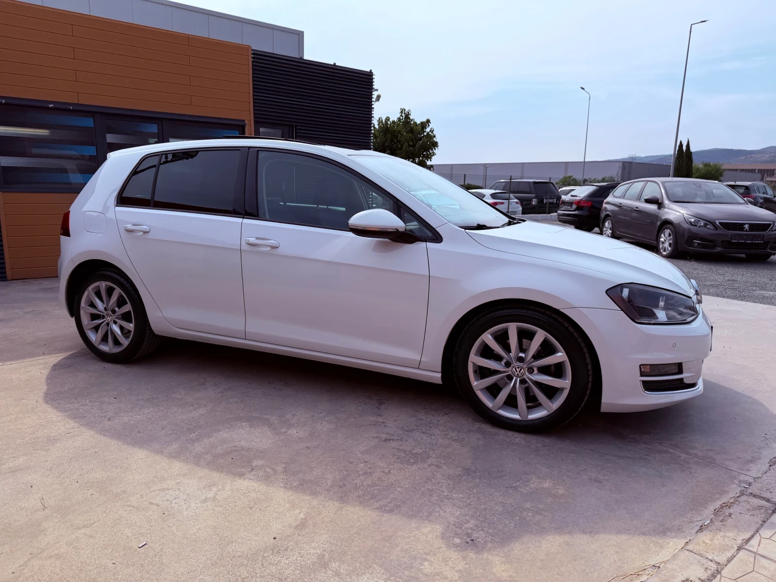 VW Golf 2.0TDI/4-motion/Keyless/Distronic/Navi/Панорама, снимка 4 - Автомобили и джипове - 55804944