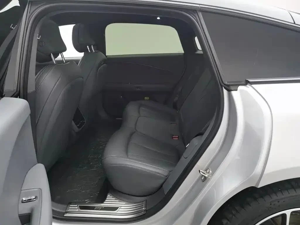 Xpeng P7, снимка 12 - Автомобили и джипове - 56688701