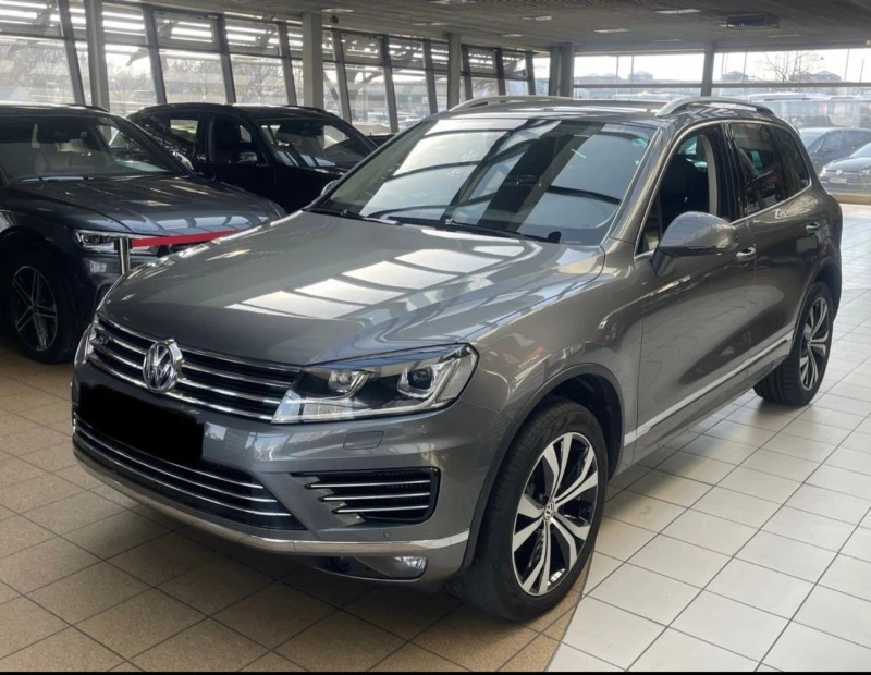 VW Touareg 3.0TDI R-line, снимка 1 - Автомобили и джипове - 40202230