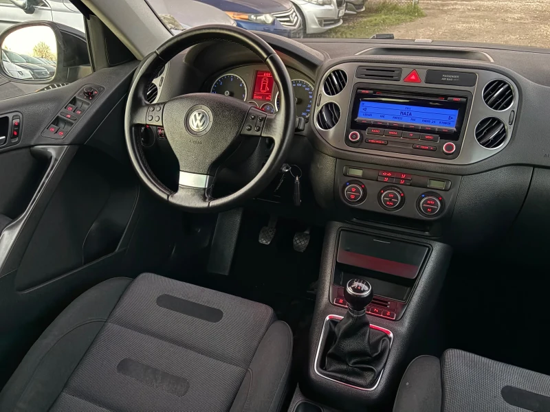 VW Tiguan 2.0 TDI 4x4 , снимка 11 - Автомобили и джипове - 52807062