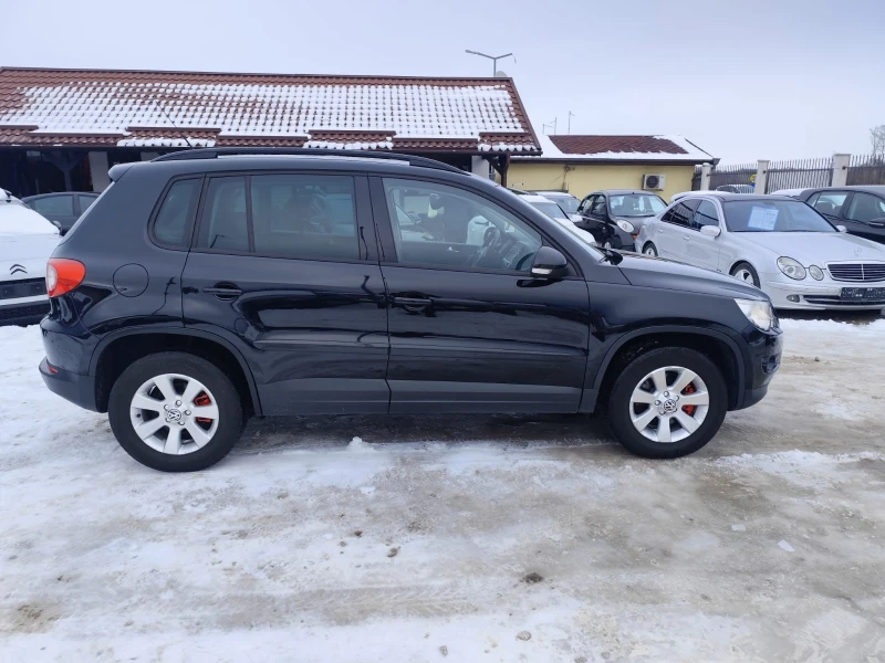 VW Tiguan 2.0 дизел 4х4, снимка 4 - Автомобили и джипове - 53122676