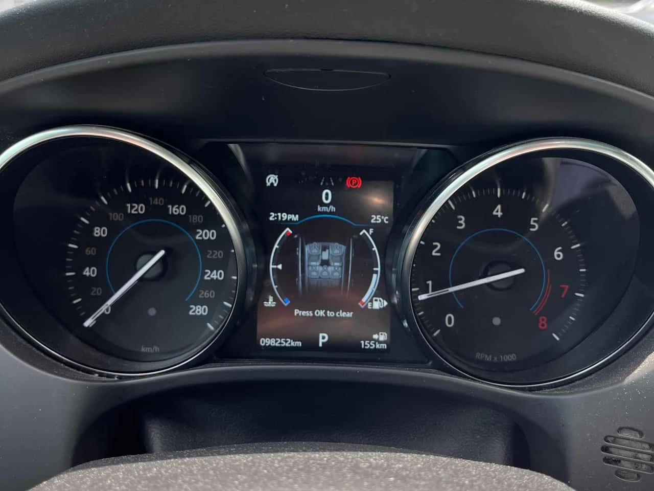 Jaguar F-PACE Prestige/ПАНОРАМА/+ ГУМИ/CARFAX/ФИНАНСИРАНЕ, снимка 8 - Автомобили и джипове - 54769894