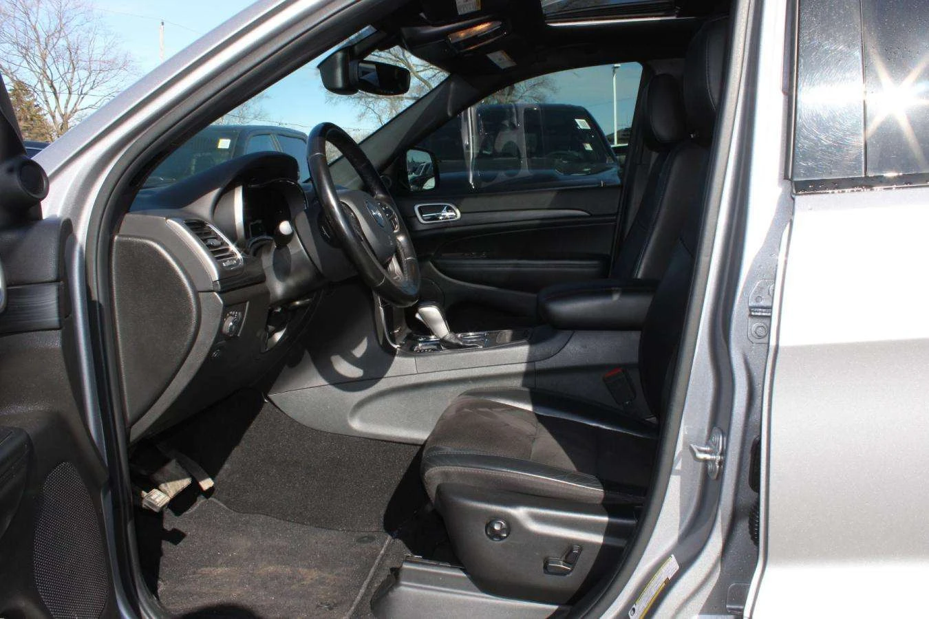 Jeep Grand cherokee Laredo | ЦЕНА ДО БГ, снимка 11 - Автомобили и джипове - 54825641