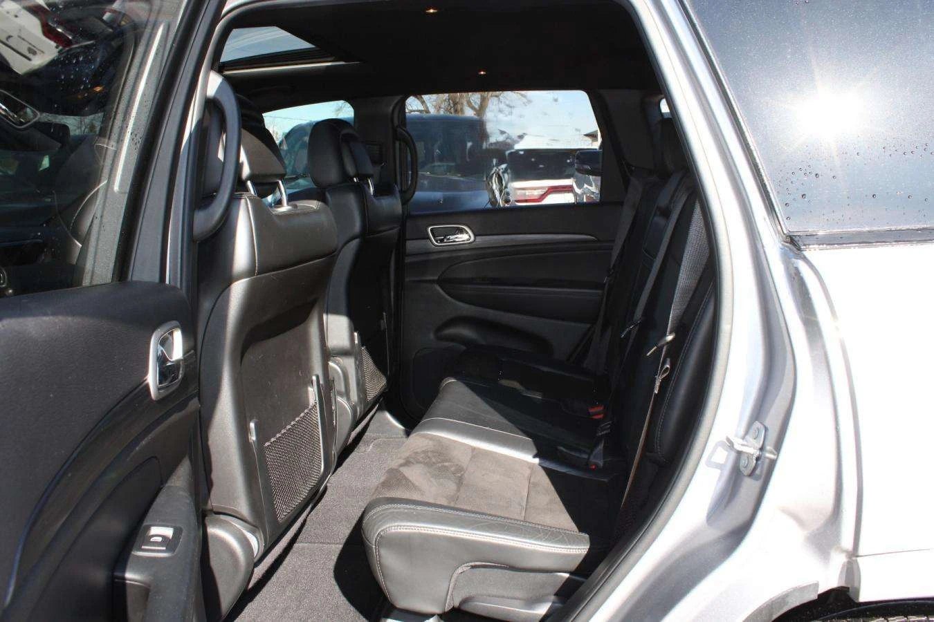Jeep Grand cherokee Laredo | ЦЕНА ДО БГ, снимка 16 - Автомобили и джипове - 54825641