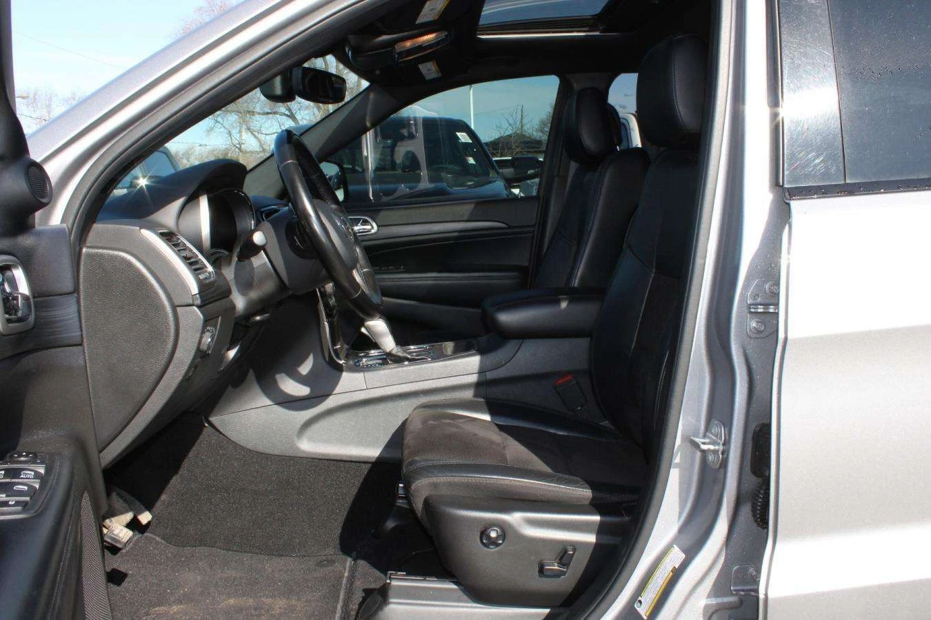 Jeep Grand cherokee Laredo | ЦЕНА ДО БГ, снимка 14 - Автомобили и джипове - 54825641