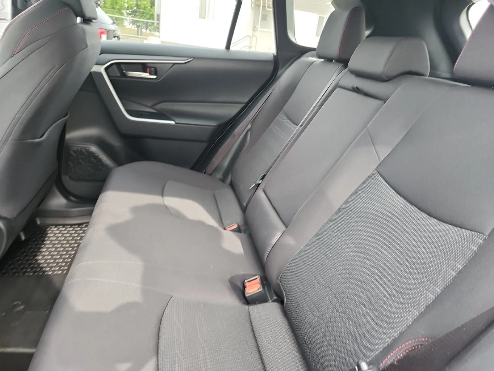 Toyota Rav4 PLUG-IN HYBRID * SE * AWD * 2 КЛЮЧА * БЕЗ ИНЦИДЕНТ, снимка 8 - Автомобили и джипове - 55867951