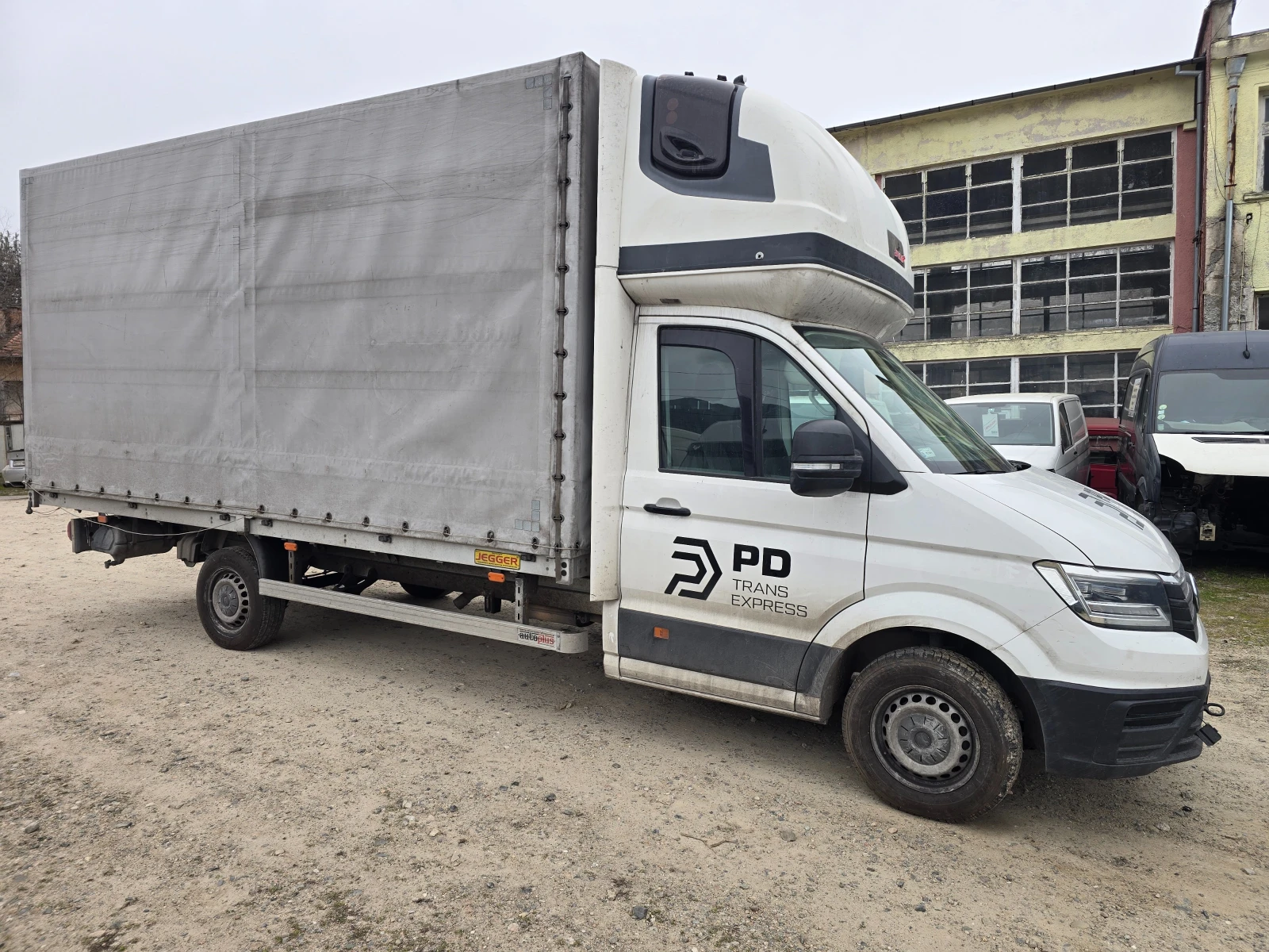 VW Crafter 2.0 TDI 170 PS DAV, снимка 4 - Бусове и автобуси - 53885358