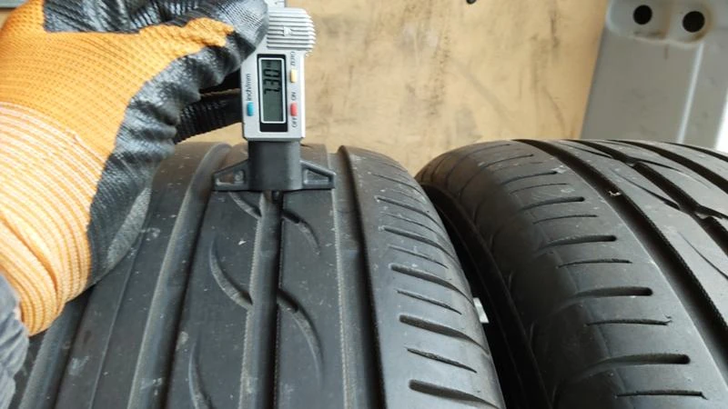 Гуми Летни 235/50R18, снимка 5 - Гуми и джанти - 27927949