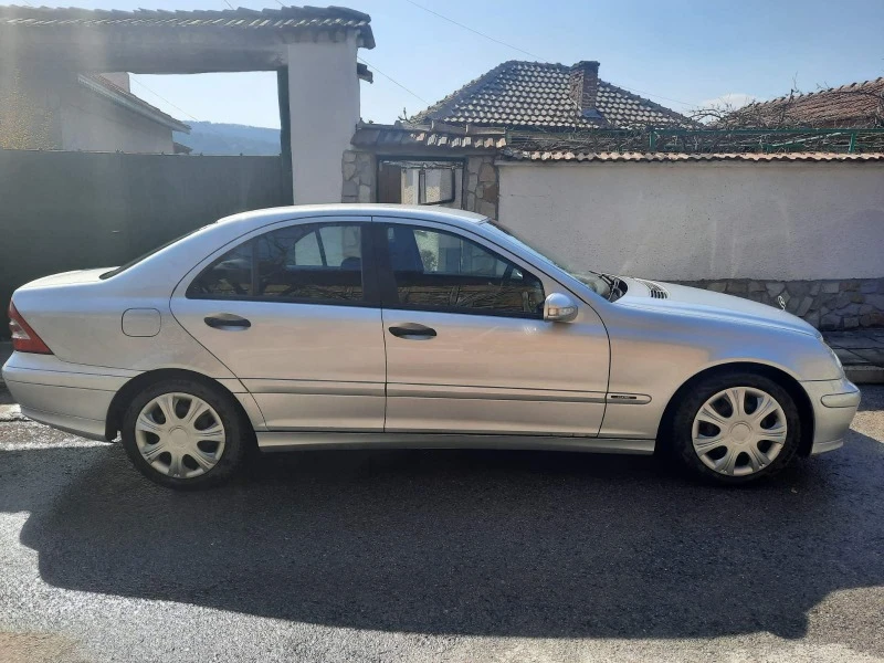 Mercedes-Benz C 220, снимка 4 - Автомобили и джипове - 46506985