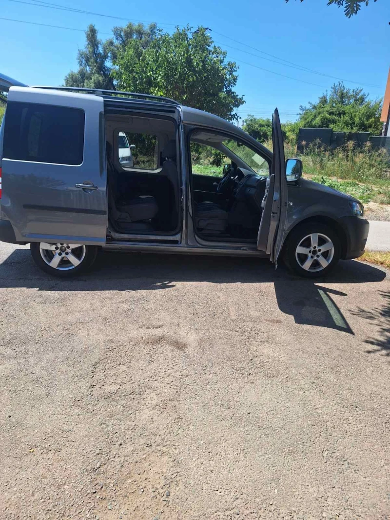 VW Caddy 1.6TDI 7места, снимка 7 - Автомобили и джипове - 46809135