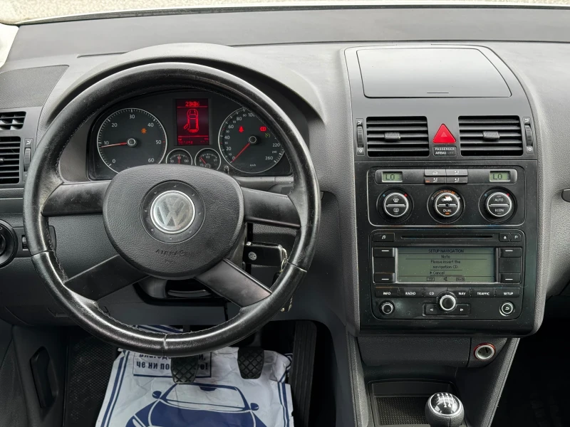 VW Touran 2.0TDI/7-МЕСТА/ИТАЛИЯ, снимка 11 - Автомобили и джипове - 49468154