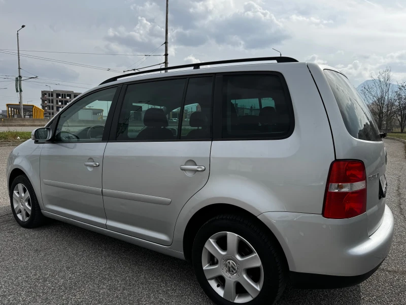 VW Touran 2.0TDI/7-МЕСТА/ИТАЛИЯ, снимка 3 - Автомобили и джипове - 49468154