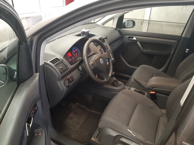 VW Touran, снимка 5 - Автомобили и джипове - 49563559