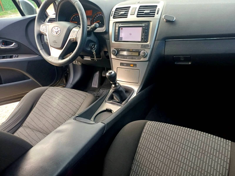 Toyota Avensis 1.8 -vvti, снимка 14 - Автомобили и джипове - 52305209